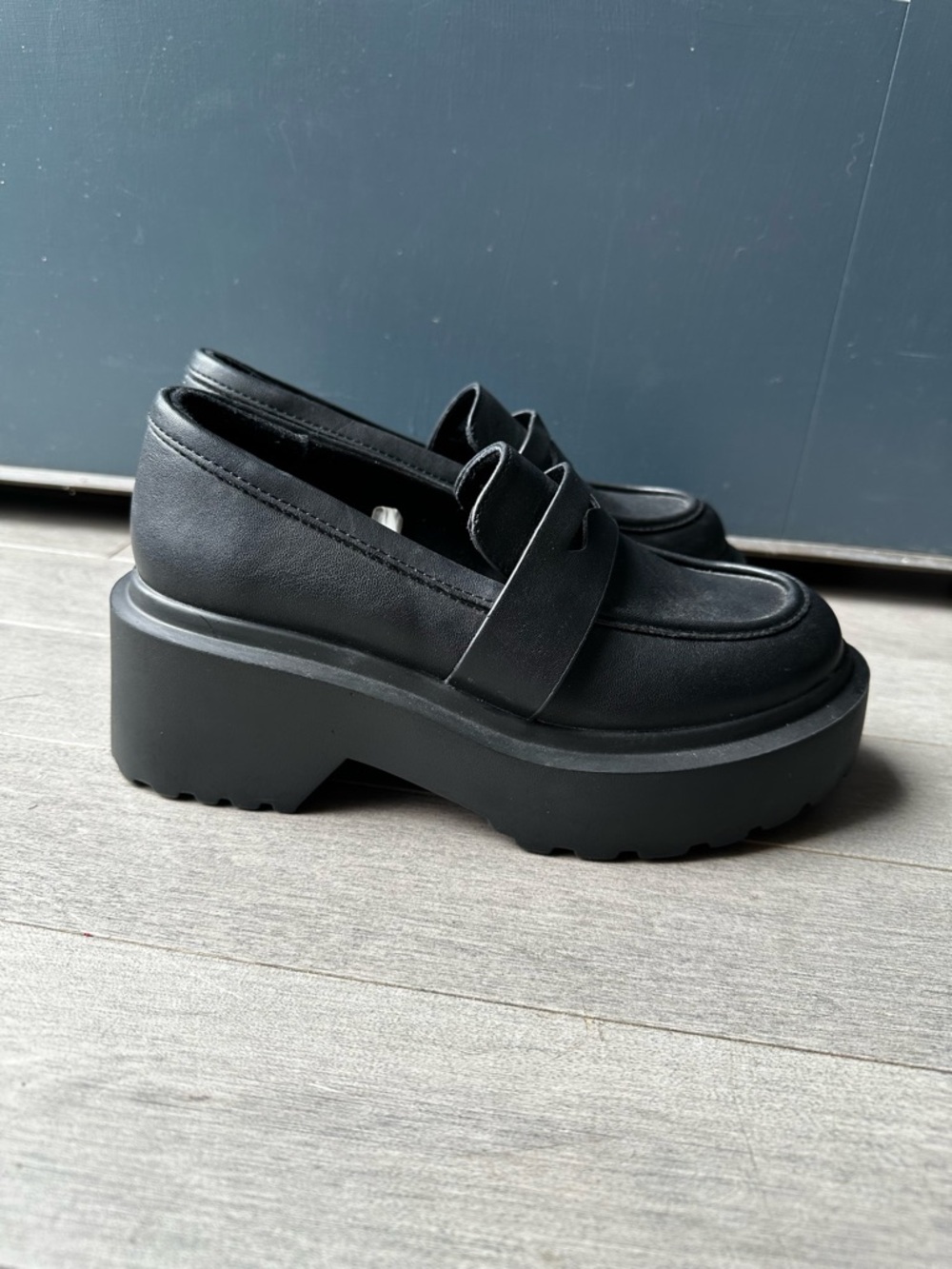 Women’s Black Wild Fable Faux Leather Platform Loafers Flats Lightly Used Size 6 - Picture 4 of 6